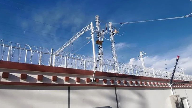 在海拔3700米高原裝電子圍欄是什么體驗？ 打卡西藏第一條電氣化鐵路