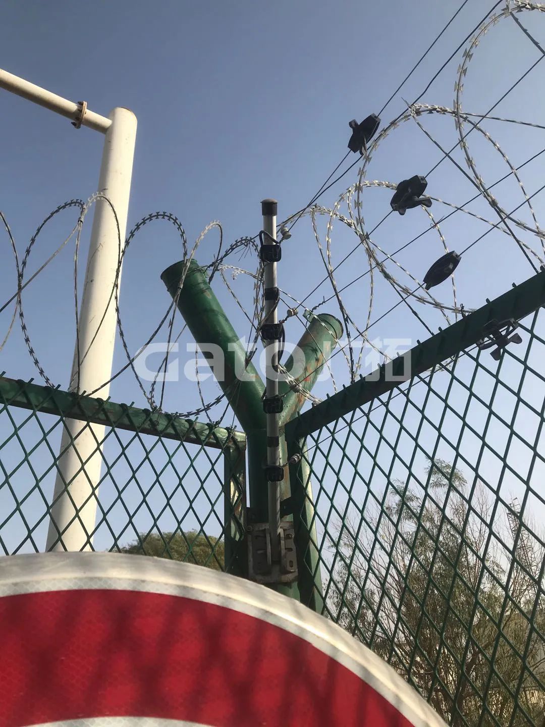 在長(zhǎng)達(dá)10100米戈壁沙漠裝電子圍欄，塔里木油田真的選對(duì)了！(圖12)